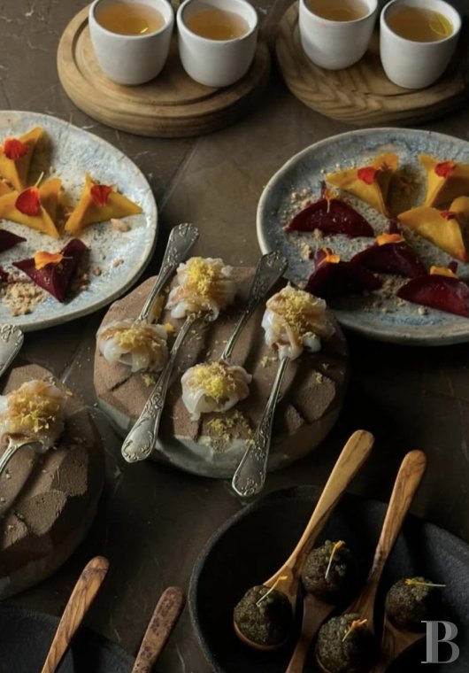 Dans l’Ain, à proximité de Genève, une maison du 17e siècle traversée par un souffle contemporain - photo  n°25